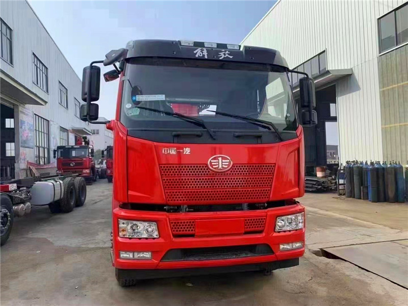 解放國六前四后八隨車(chē)吊新品上市