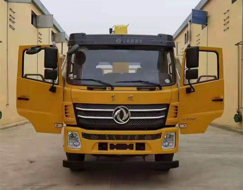 國六東風(fēng)前四后四隨車(chē)吊新品上市