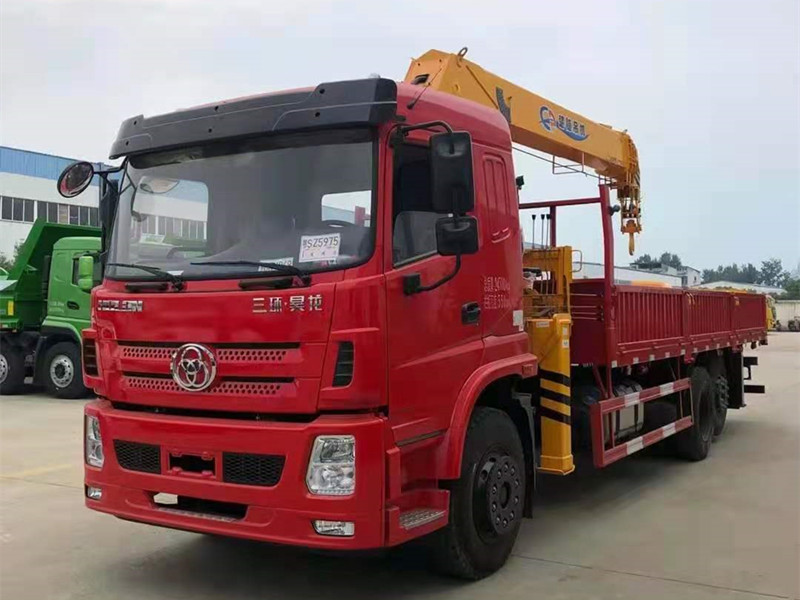 國六三環(huán)昊龍提升橋楚隨12噸吊機