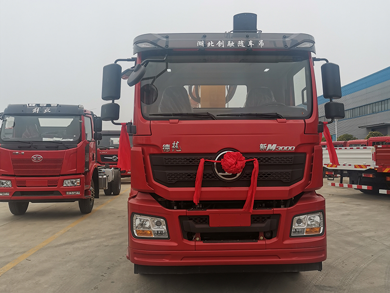 PFT5251JSQD6A陜汽德龍后八輪隨車(chē)吊