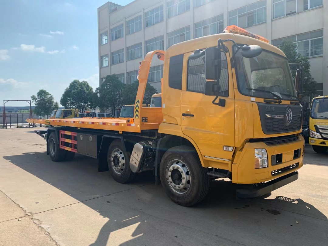 東風(fēng)天錦小三軸清障車(chē)