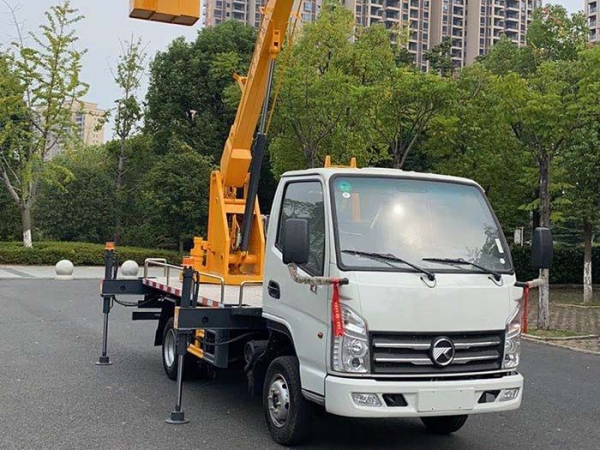 國六華通凱馬汽油高空作業(yè)車(chē)