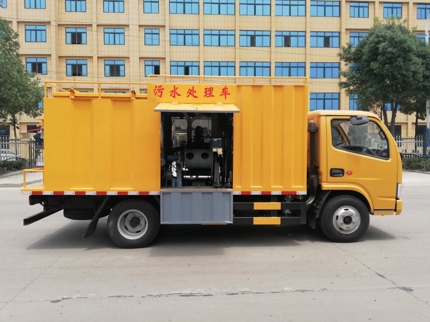 東風(fēng)新款污水處理車(chē)國六