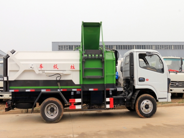 國六東風(fēng)小多利卡 5方 掛桶垃圾車(chē)