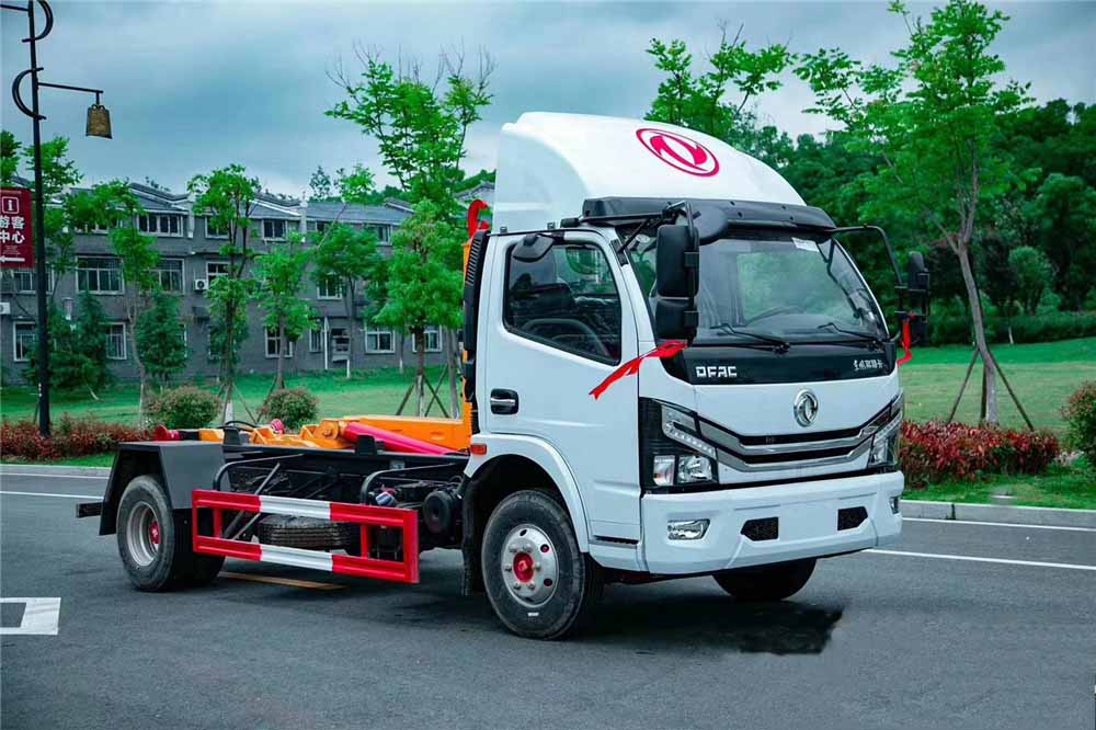 國六7-8方東風(fēng)D7 勾臂垃圾車(chē)