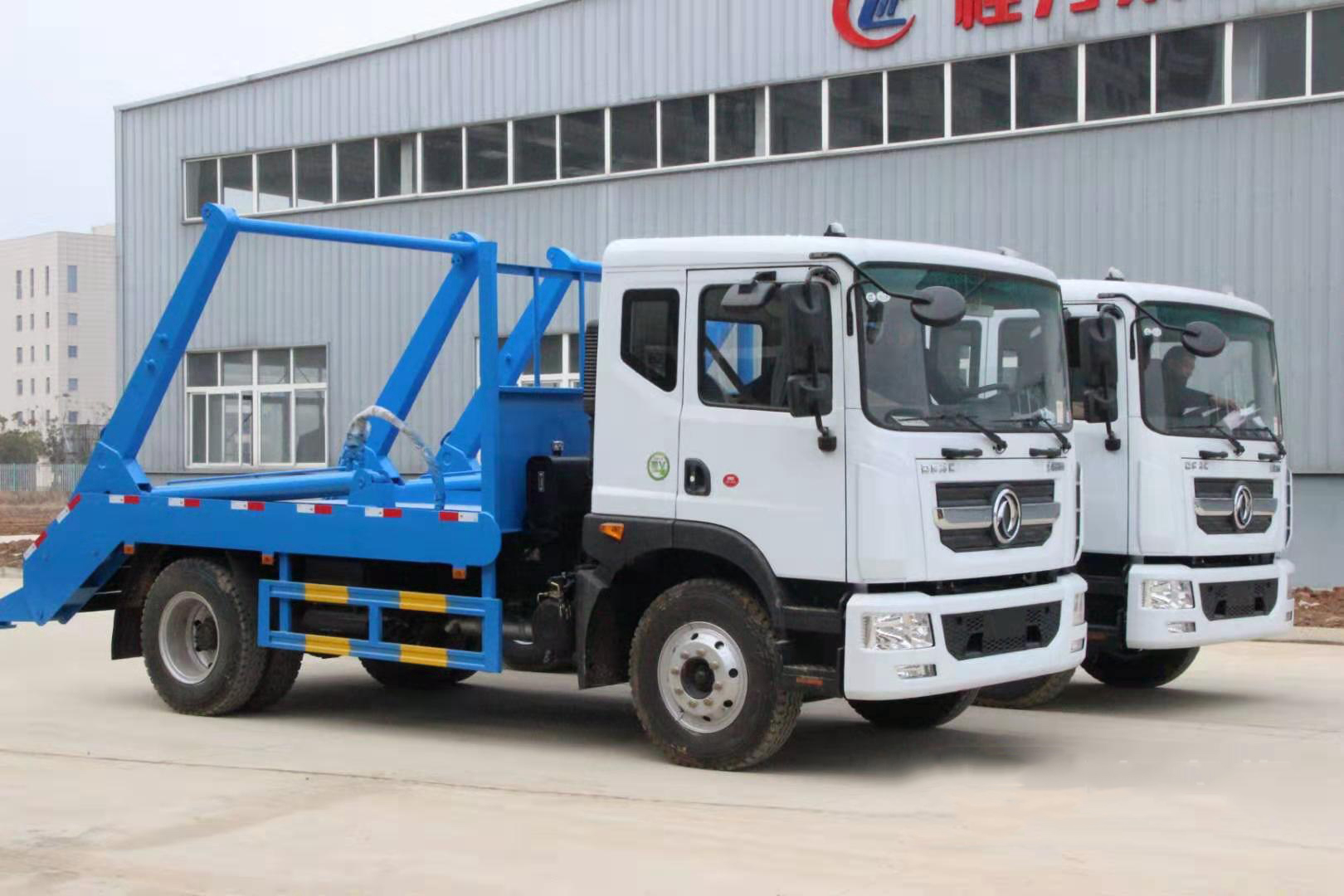 國六10立方東風(fēng)D9 擺臂垃圾車(chē)