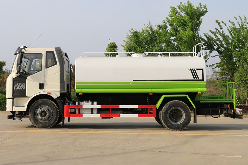 國六解放 13噸 灑水車(chē)