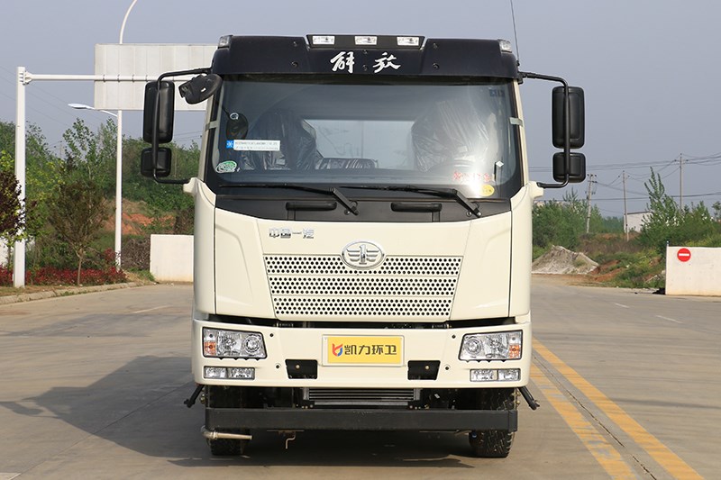 國六解放 13噸 灑水車(chē)