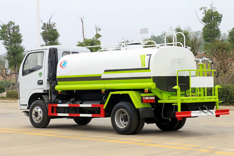 國六東風(fēng)小福瑞卡 5噸 灑水車(chē)