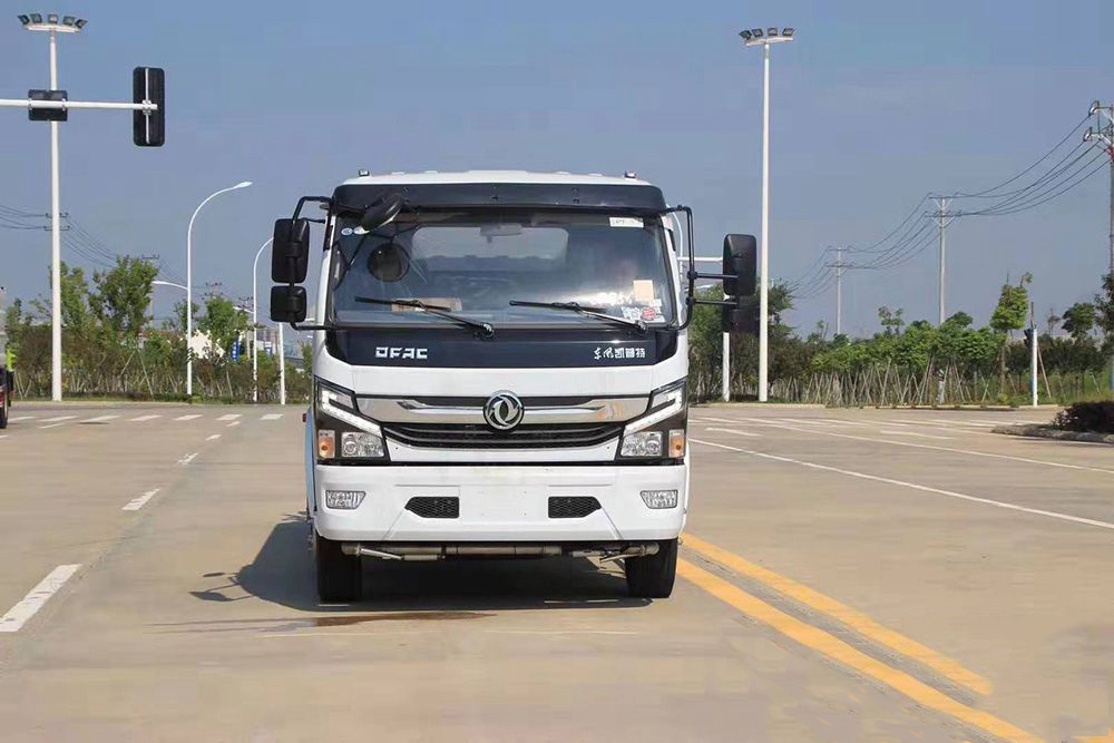 國六8方東風(fēng)D7 霧炮車(chē)30米