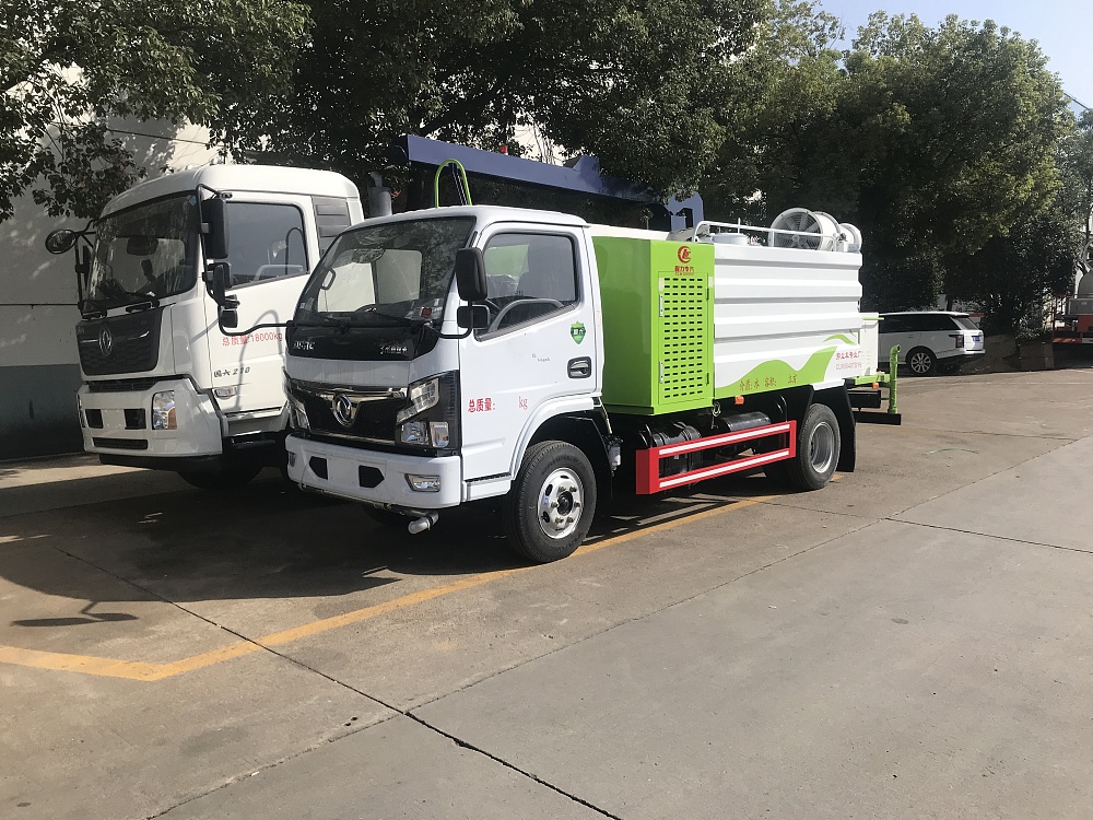 東風(fēng)小多利卡霧炮車(chē)國六4.5立方/30-40米霧炮