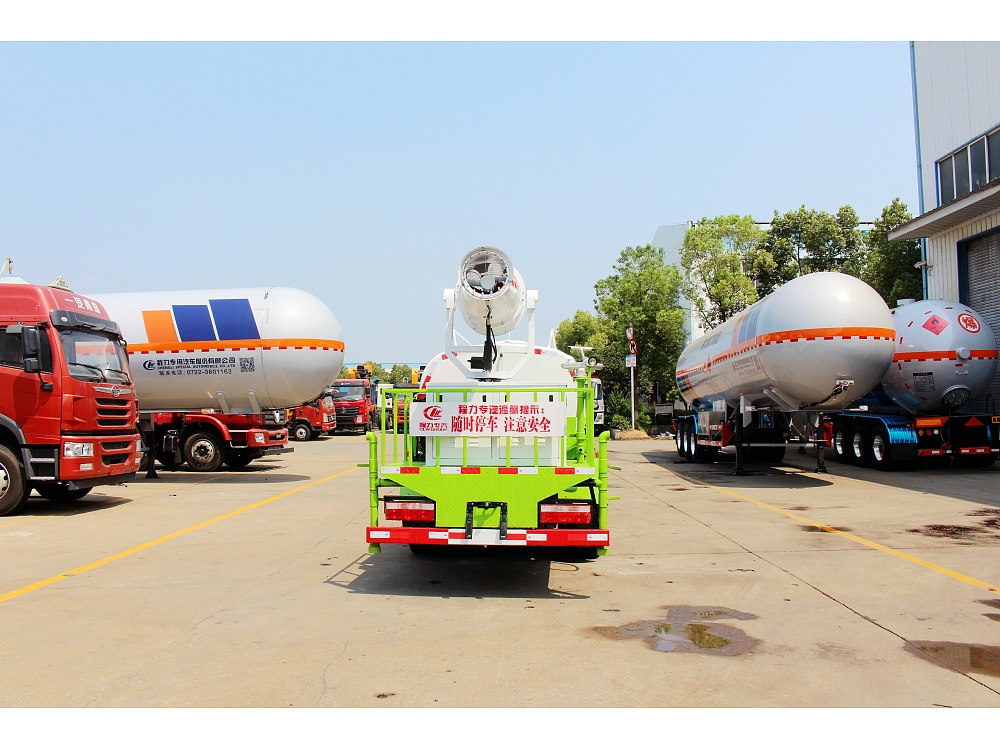 東風(fēng)小多利卡抑塵灑水車(chē)國六5立方/30-40米霧炮