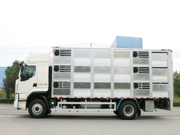 柳汽國六9.6米畜禽運輸車(chē)