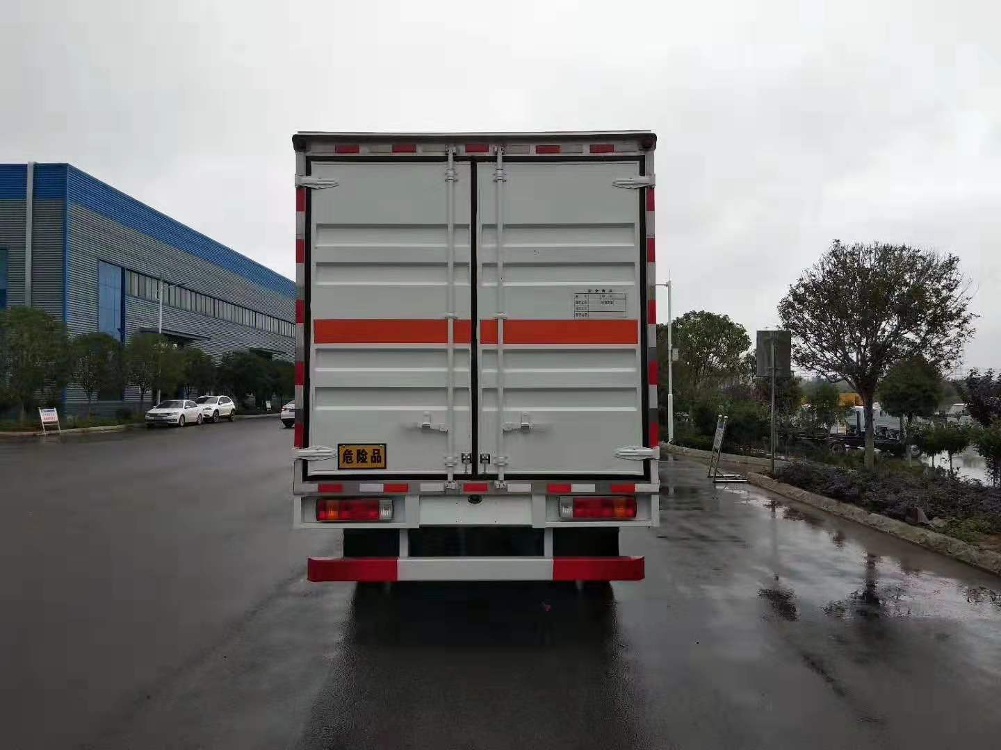 解放5.1米（額載7噸）氣瓶廂式運輸車(chē)