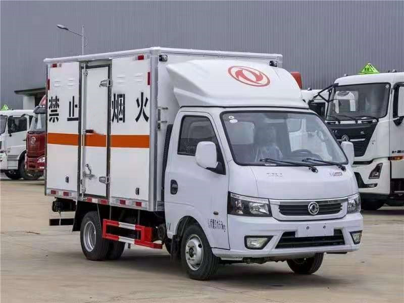 東風(fēng)途逸3.4米貨廂爆破器材運輸車(chē)