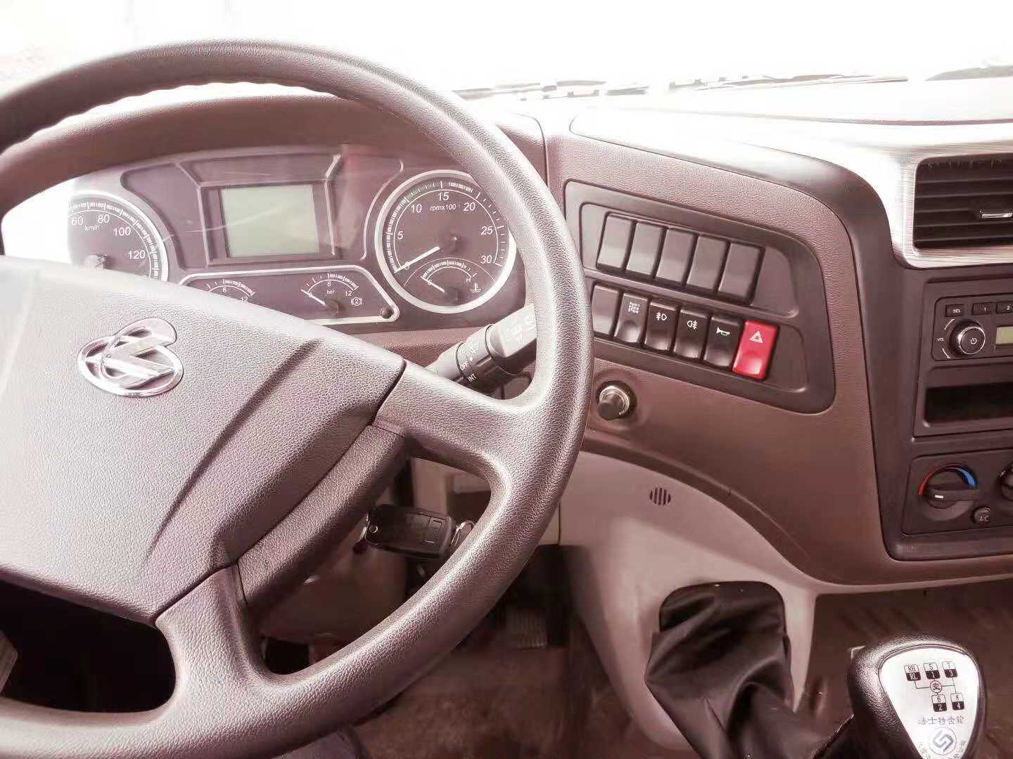 東風(fēng)柳汽毒性氣體廂式運輸車(chē)配置價(jià)格