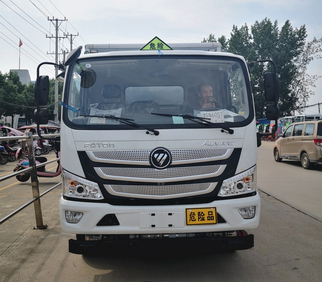 福田歐馬可4.7米貨廂爆破器材運輸車(chē)