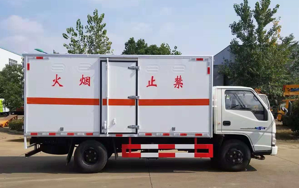 江鈴4.2米（藍牌）氣瓶廂運輸車(chē)