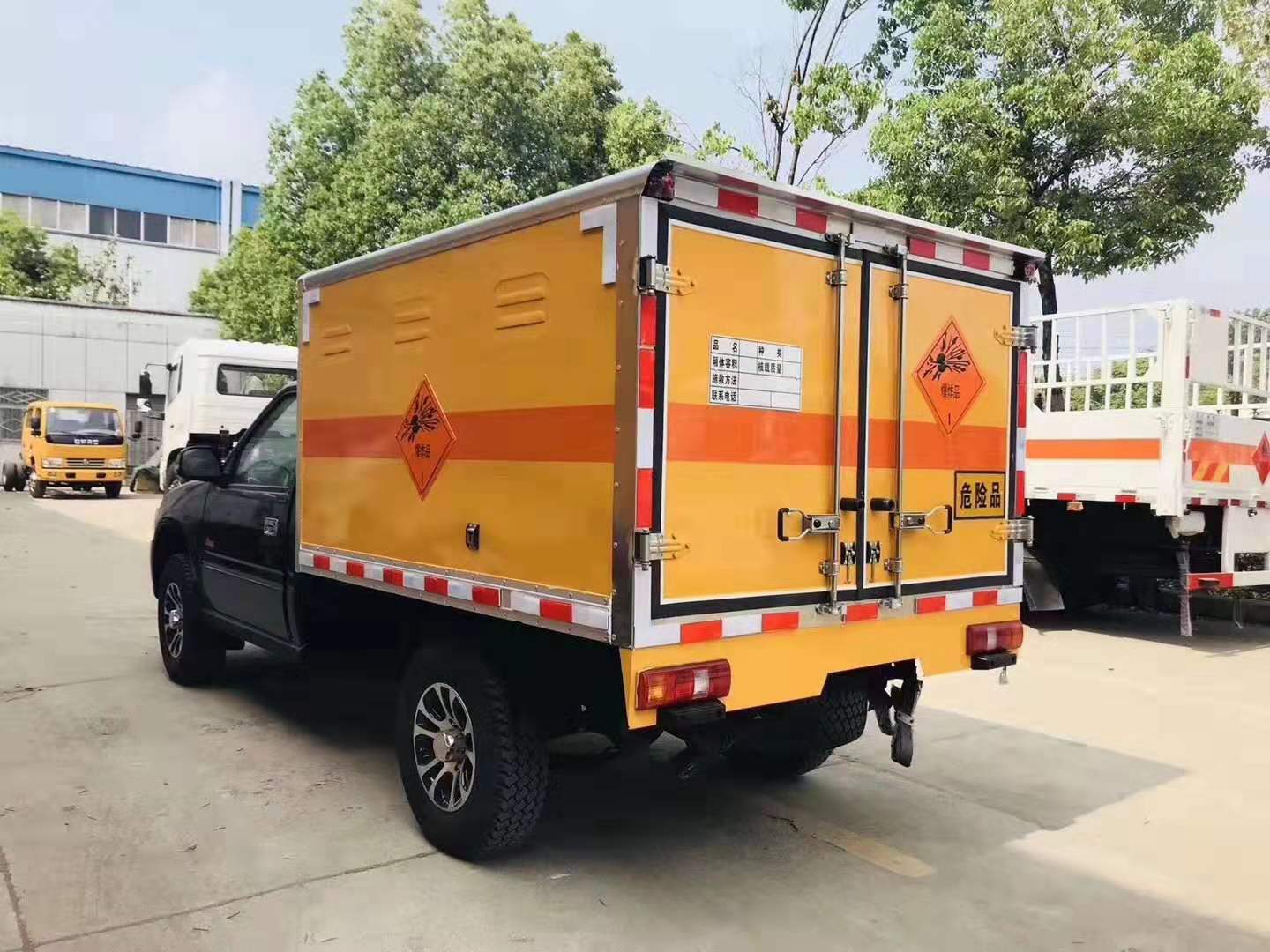五十鈴四驅皮卡民爆器材車(chē)