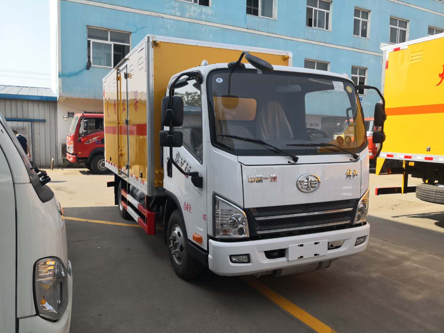 解放藍牌4.1米貨廂民爆器材運輸車(chē)