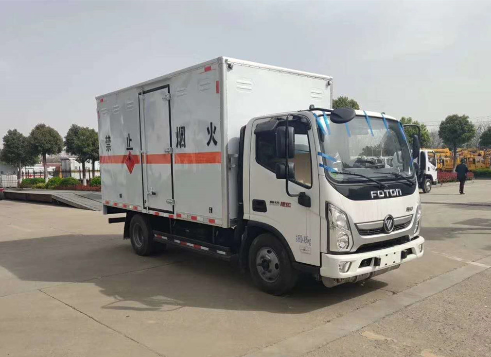 福田奧鈴4.2米危險品廂式車(chē)