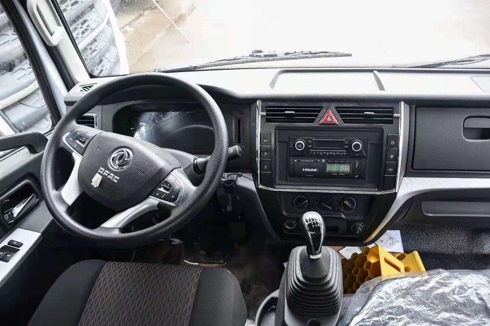 東風(fēng)5.15米貨廂爆破器材運輸車(chē)