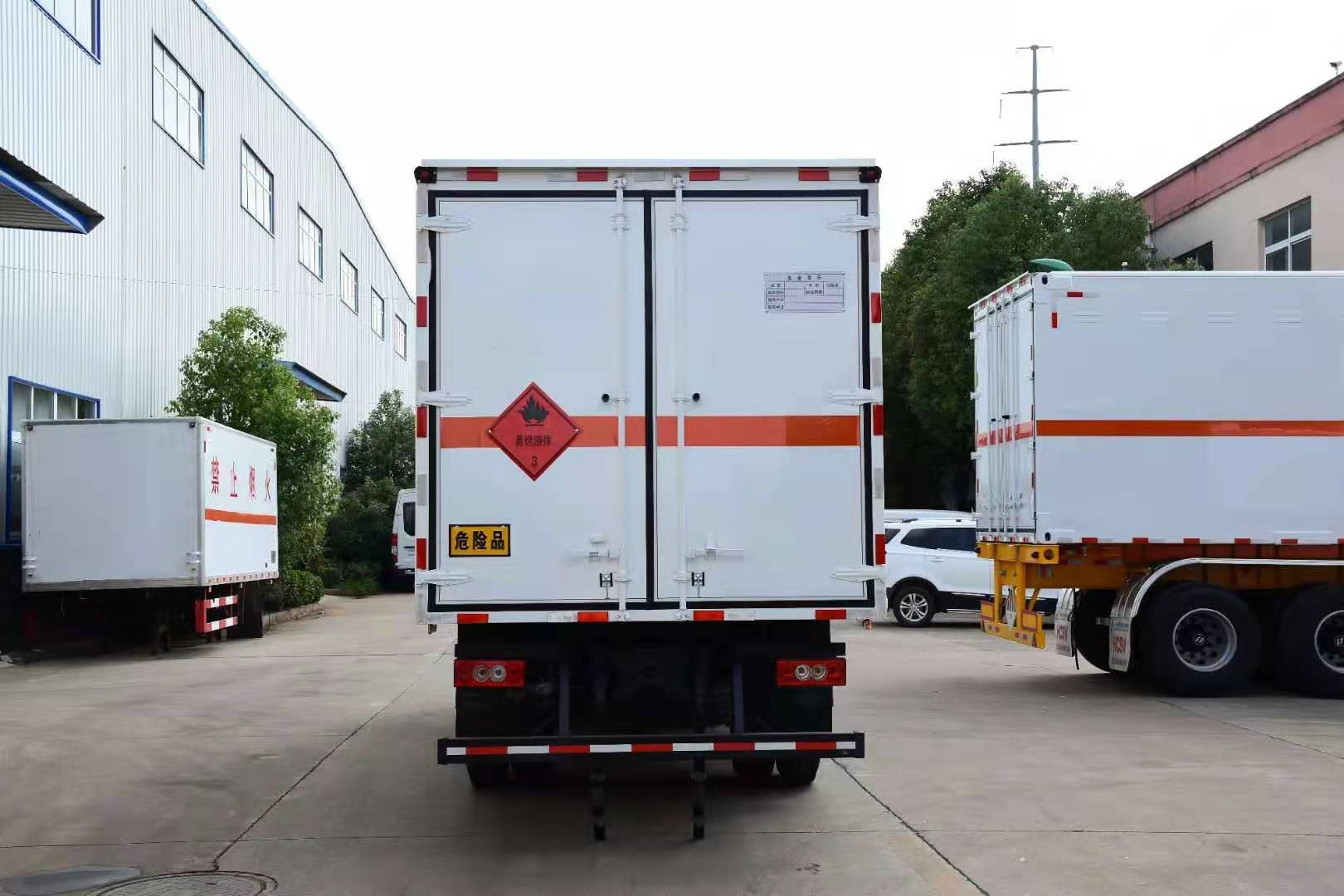 福田歐馬可5.15米液體廂式運輸車(chē)