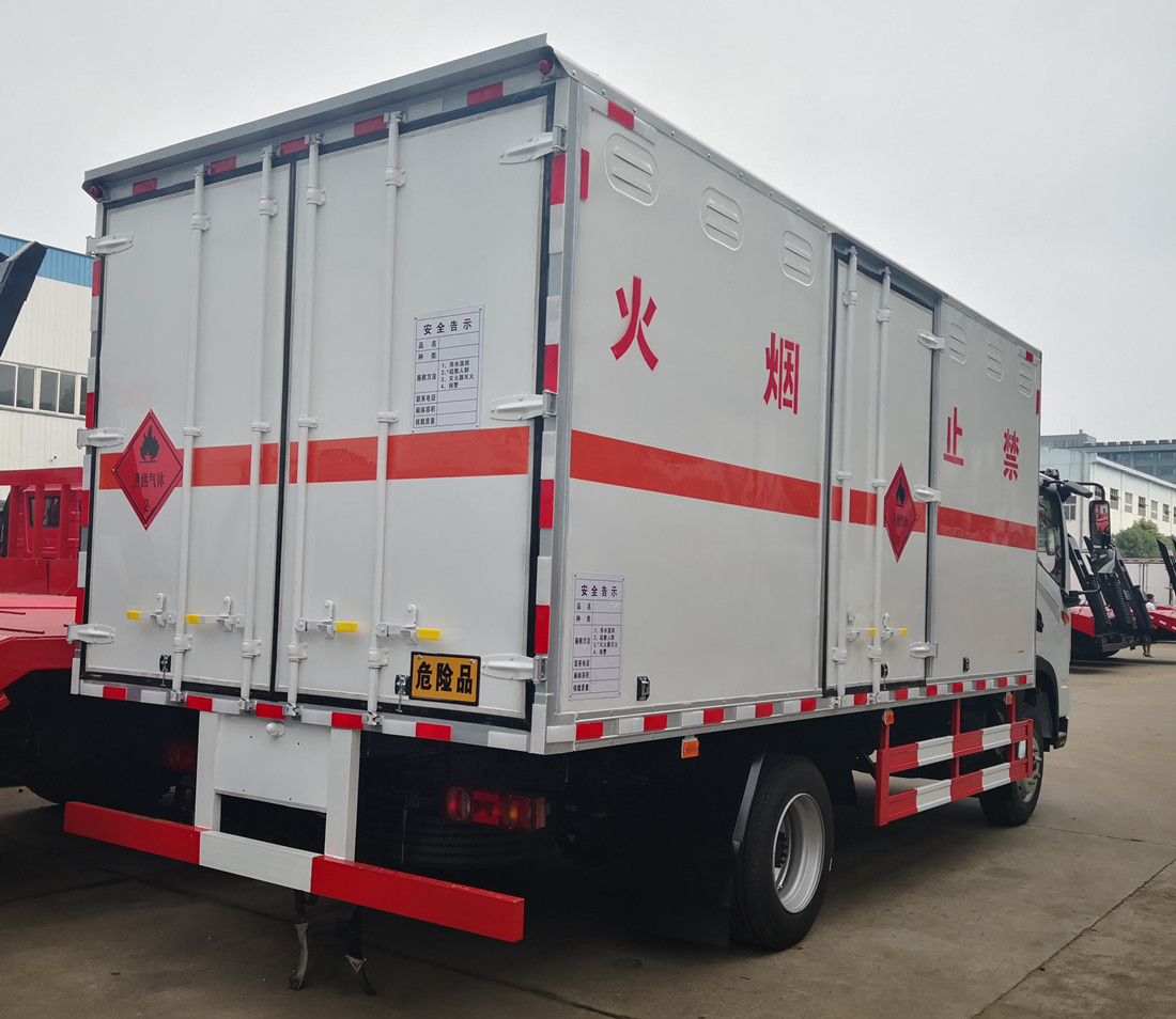 東風(fēng)T3易燃液體廂式運輸車(chē)