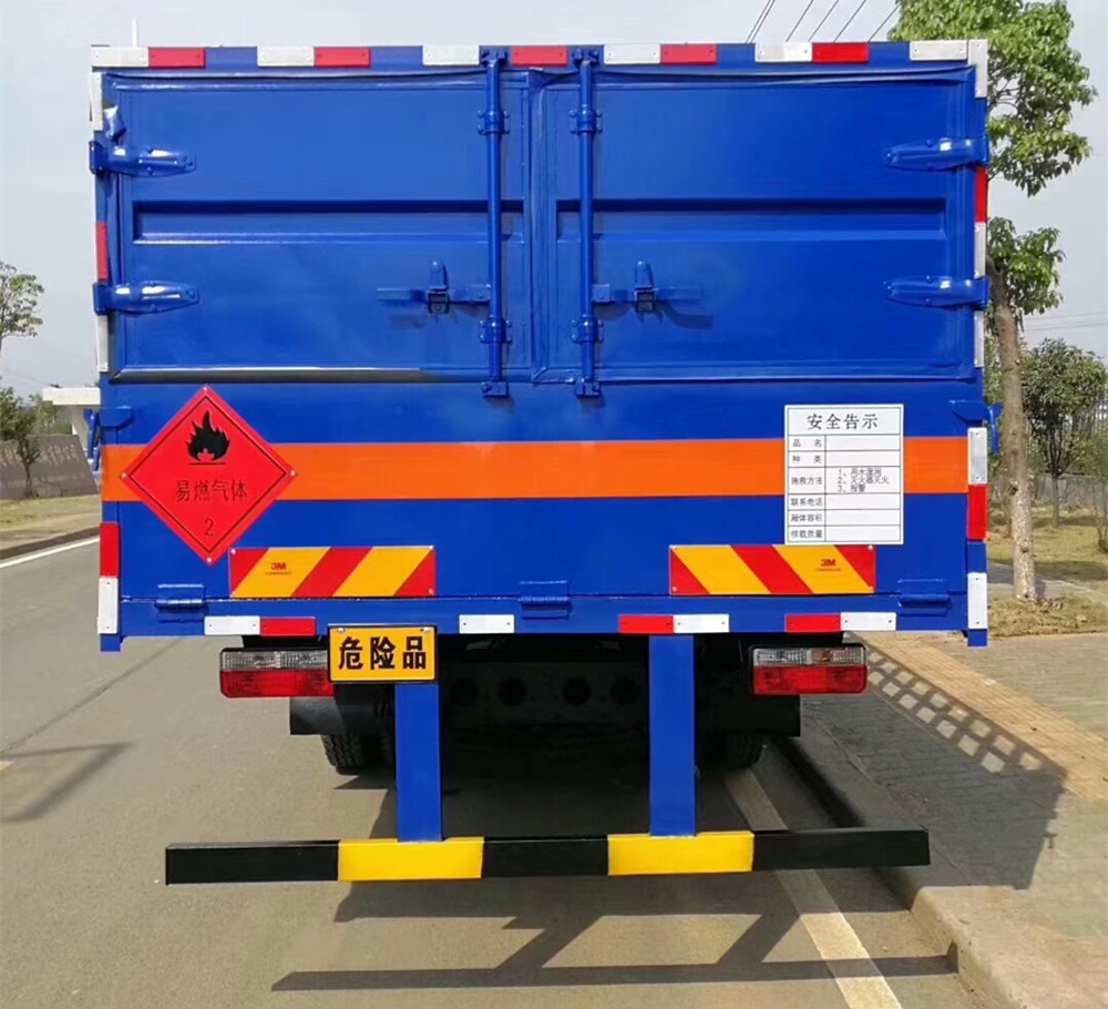 東風(fēng)6米5額載8.5噸氣瓶運輸車(chē)