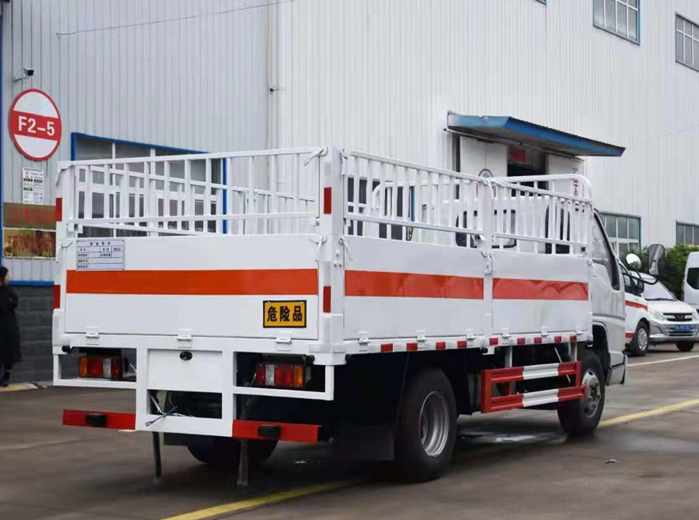 江鈴順達4.2米氣瓶運輸車(chē)