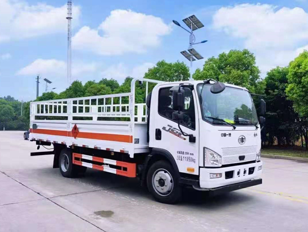 解放5.3米貨廂氣瓶運輸車(chē)