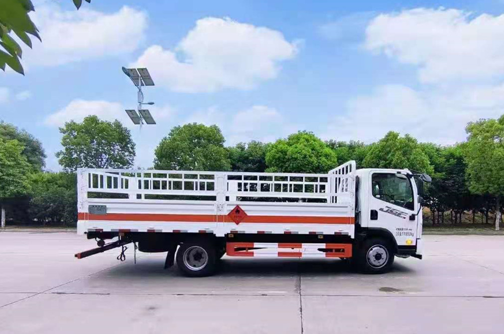 解放5.3米貨廂氣瓶運輸車(chē)
