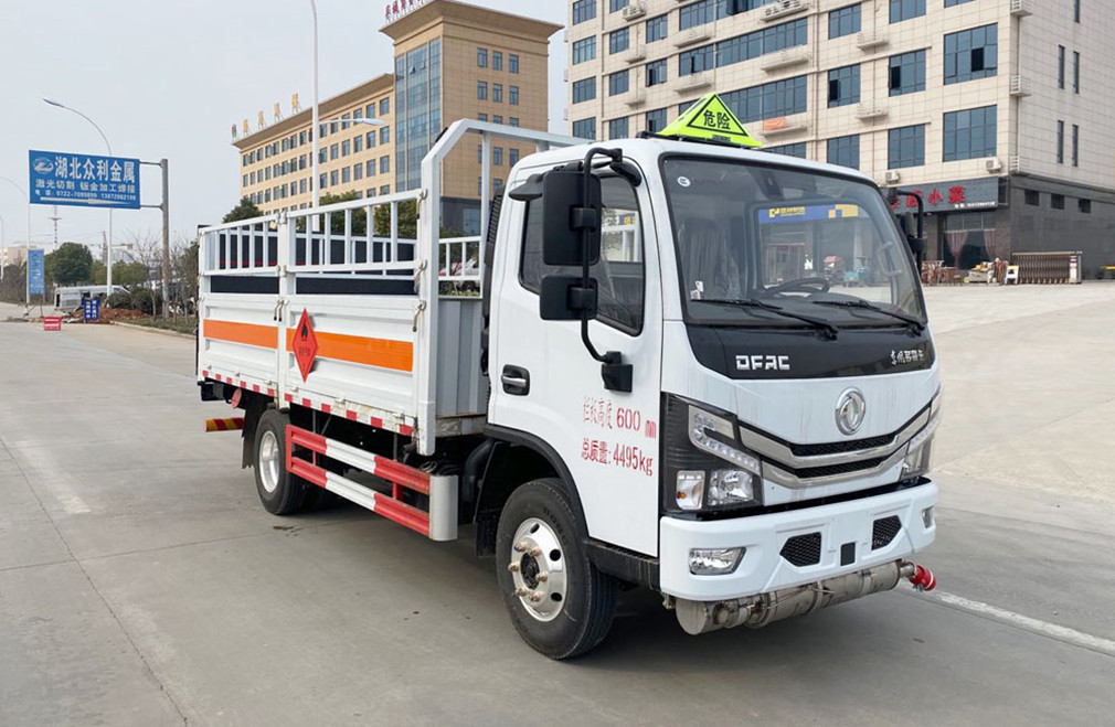 東風(fēng)4.1米貨廂氣瓶運輸車(chē)