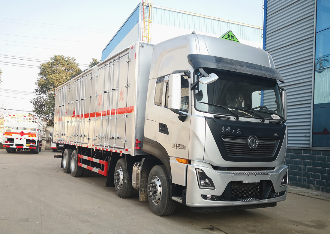 東風(fēng)天龍國六9.6米雜項危險品廂式運輸車(chē)