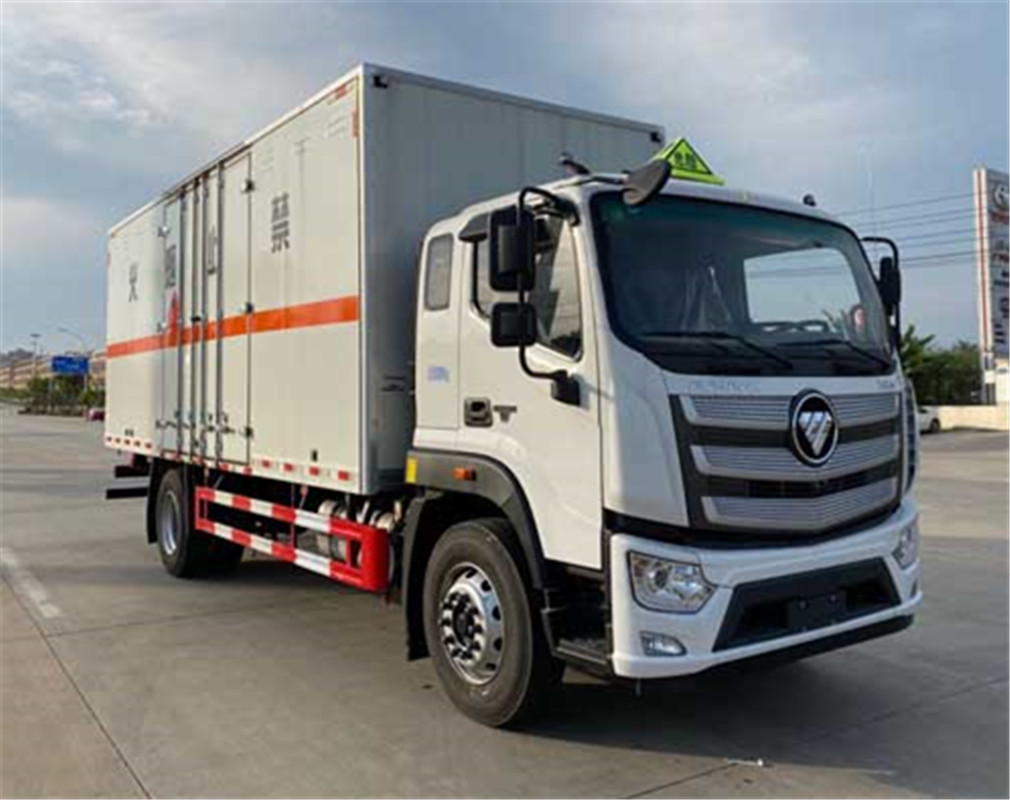 福田歐航6.8米雜項危險品廂式運輸車(chē)