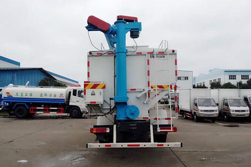 福田小三軸散裝飼料運輸車(chē)