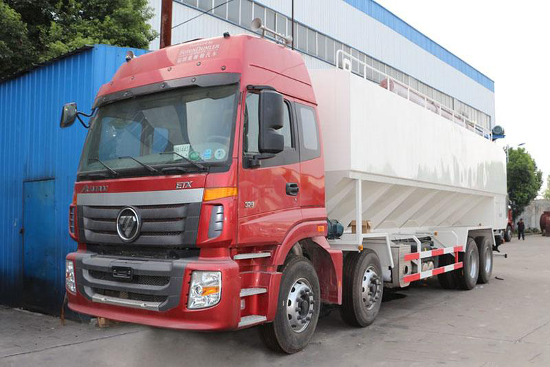 福田歐曼前四后八散裝飼料運輸車(chē)