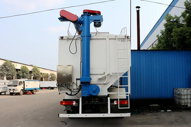 福田歐曼前四后八散裝飼料運輸車(chē)