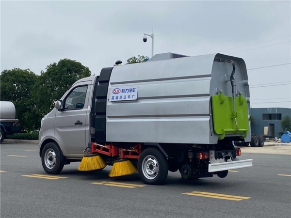 國六長(cháng)安2方掃路車(chē)