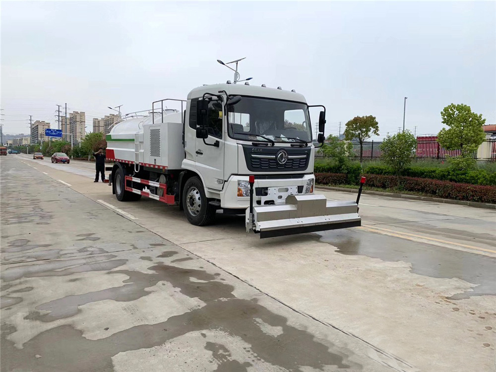 國六8立方東風(fēng)天錦 路面清洗車(chē)