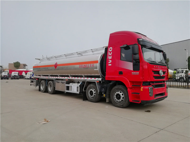 上汽紅巖29.7方前四后八鋁合金運油車(chē)，20噸運油車(chē)