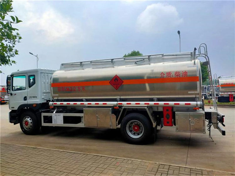 14.3方東風(fēng)天錦國六油罐車(chē)