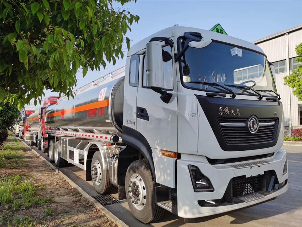 29.7方國六前四后八東風(fēng)天龍350馬力油罐車(chē)