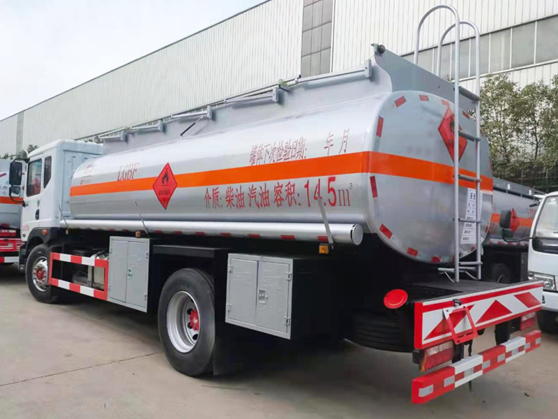 東風(fēng)多利卡14.5方D9運油車(chē)