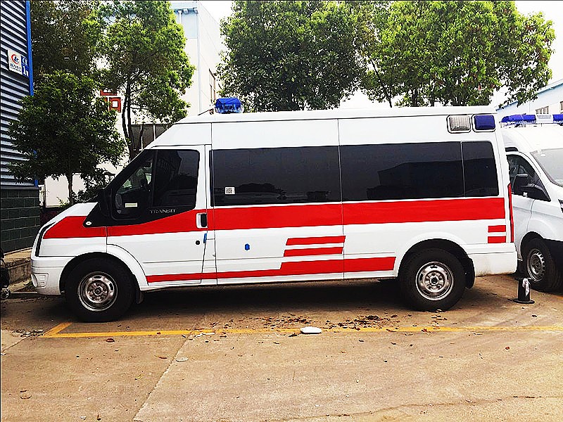福特新時(shí)代V348長(cháng)軸中頂救護車(chē)