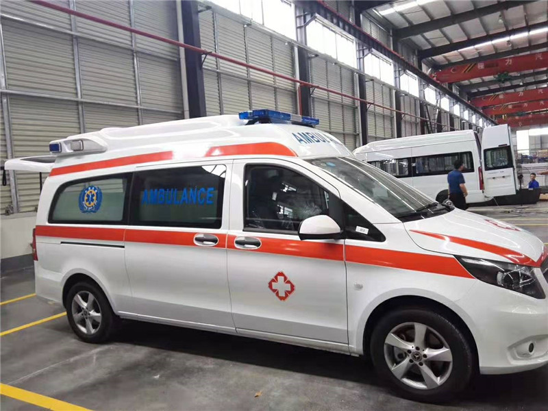 國六奔馳威霆豪華監護型救護車(chē)