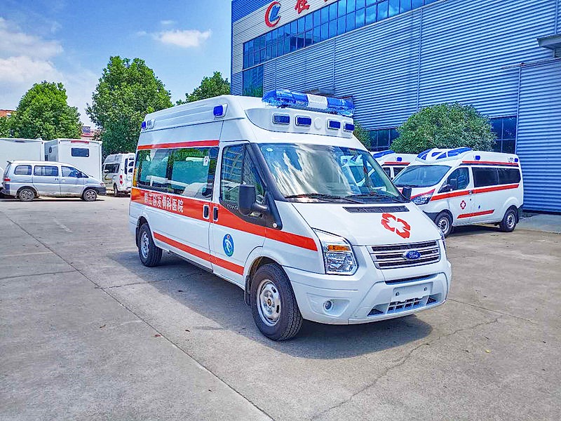 福特新時(shí)代長(cháng)軸高頂救護車(chē)