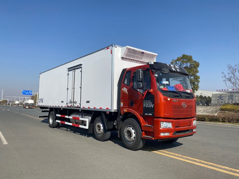 解放J6L小三軸9米6國六（天然氣）冷藏車(chē)