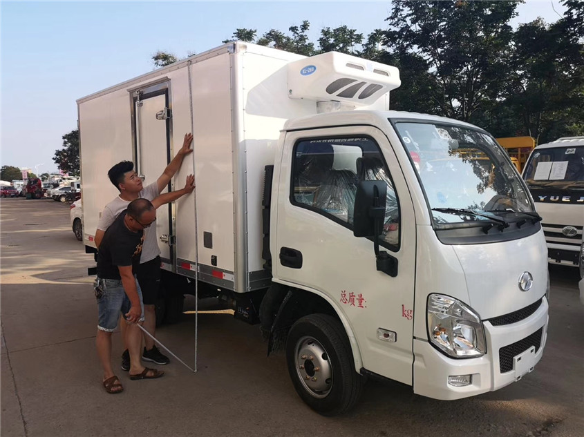 國六 躍進(jìn)小福星3.26米冷藏車(chē)