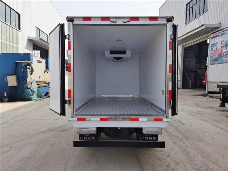 國六 長(cháng)安神琪3.3米冷藏車(chē)
